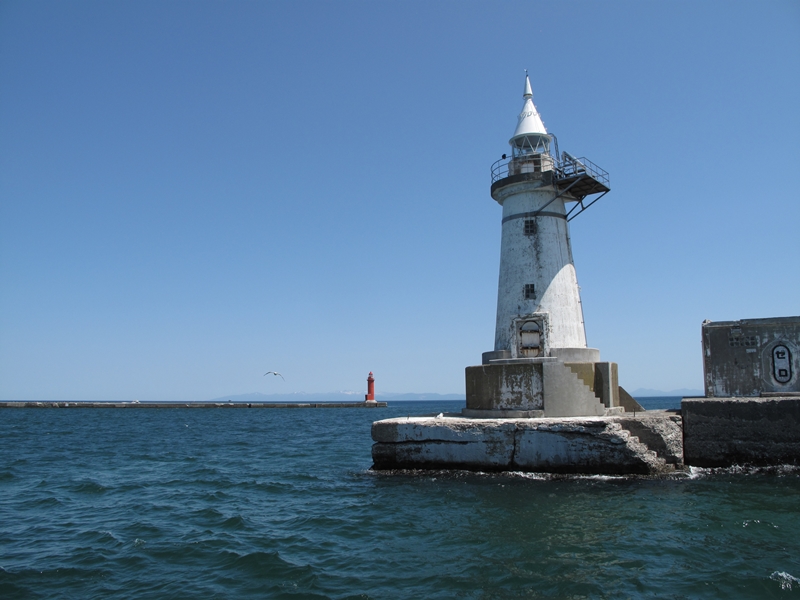 Otaru port lighthouses